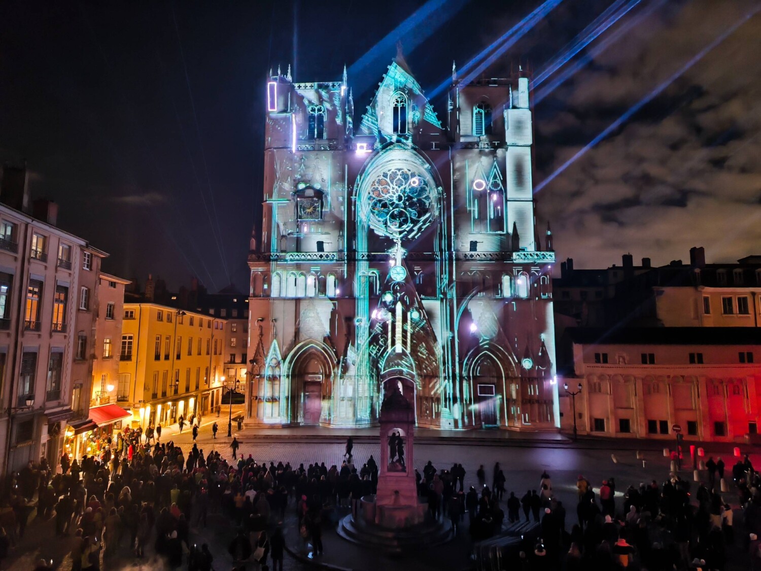 KERNEL³ projection + laser mapping on the Cathédrale Saint-Jean-Baptiste at Fête des Lumières in Lyon, France, 2023 – by ruestungsschmie.de