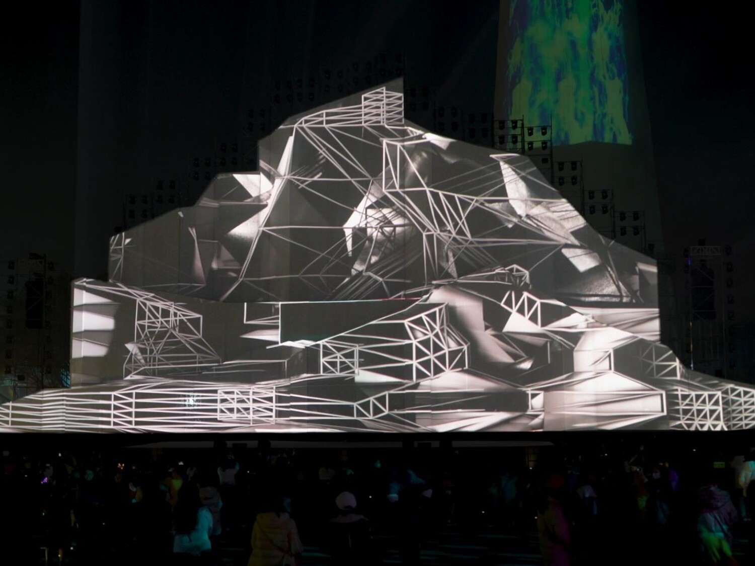 LAYER³ projection mapping at Chongqing Light Festival in Chongqing, China, 2023 – by ruestungsschmie.de