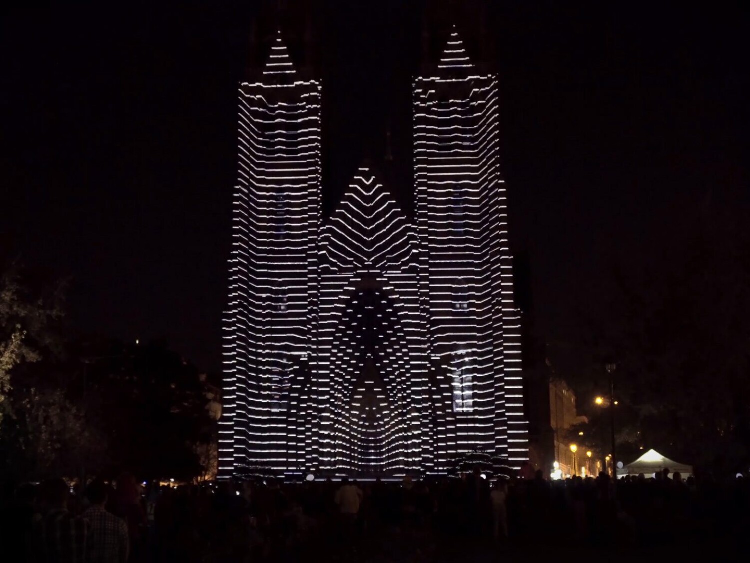 NUCLEUS³ projection mapping on the Church of St. Ludmila at Signal Festival in Prague, Czech Republic – by ruestungsschmie.de