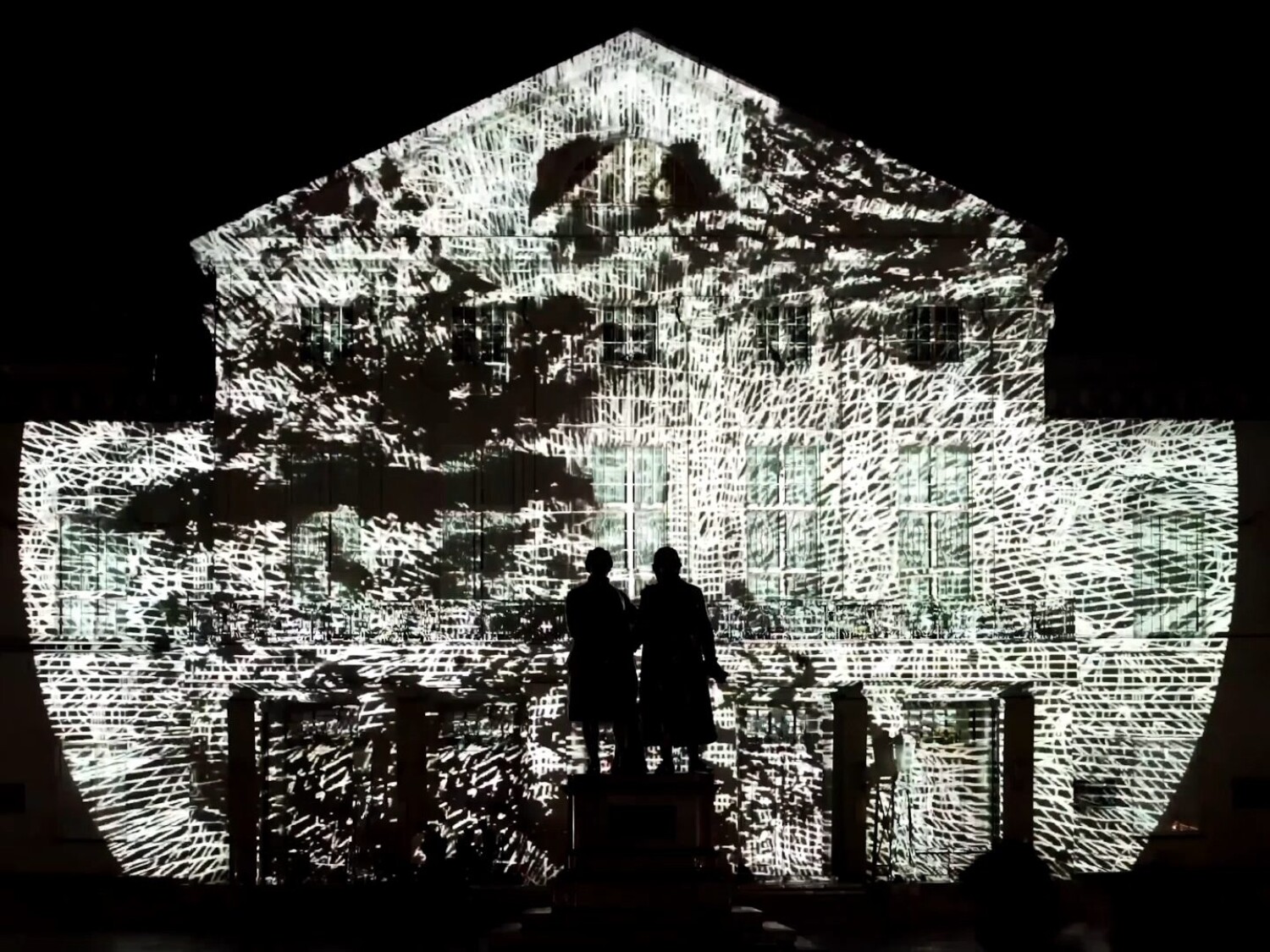 REMAKE³ projection mapping on the Deutsches Nationaltheater at Genius Loci Weimar in Weimar, Germany, 2019 – by ruestungsschmie.de